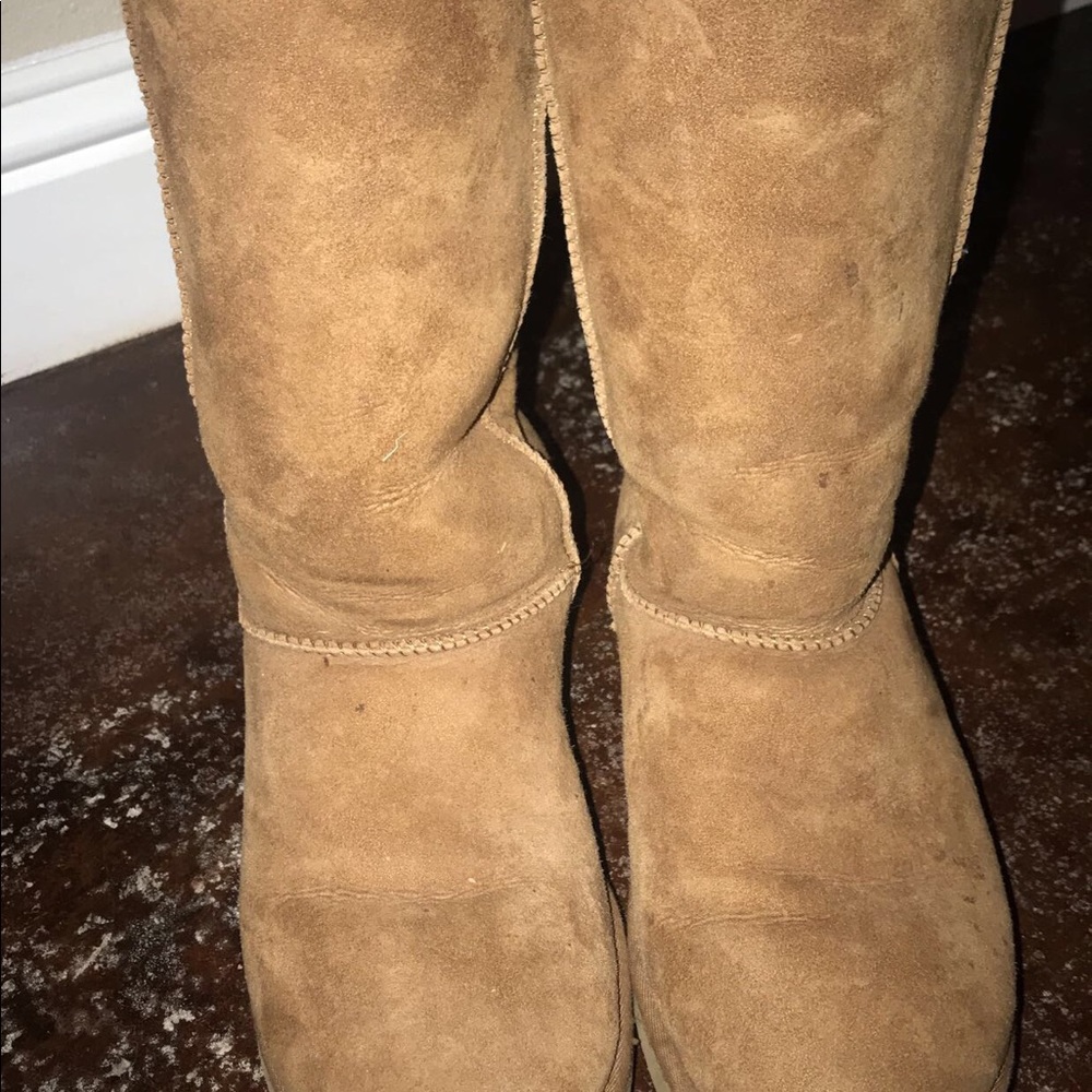 UGGs - Picture 2 of 7